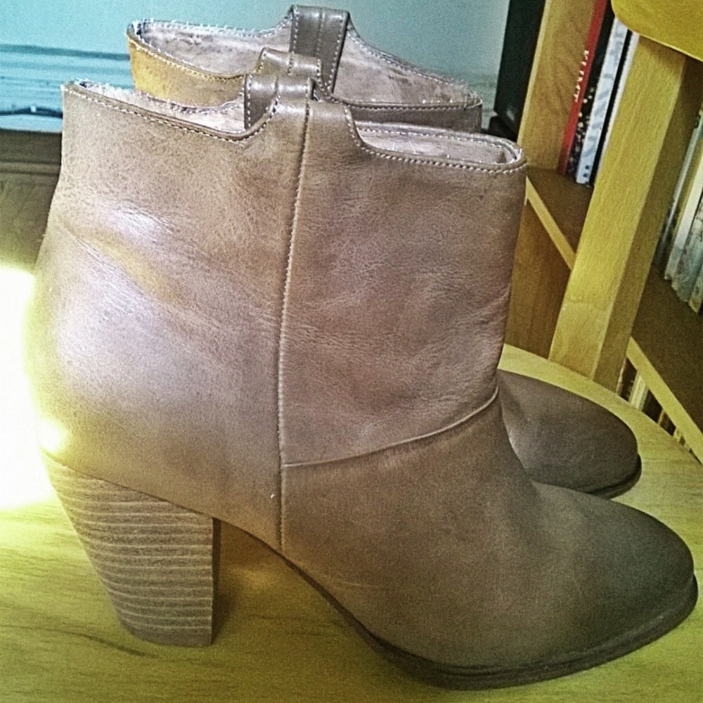 NWOT - Aldo Genuine Leather Booties